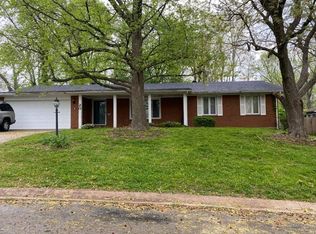 20 Berkshire Dr, Belleville, IL 62223