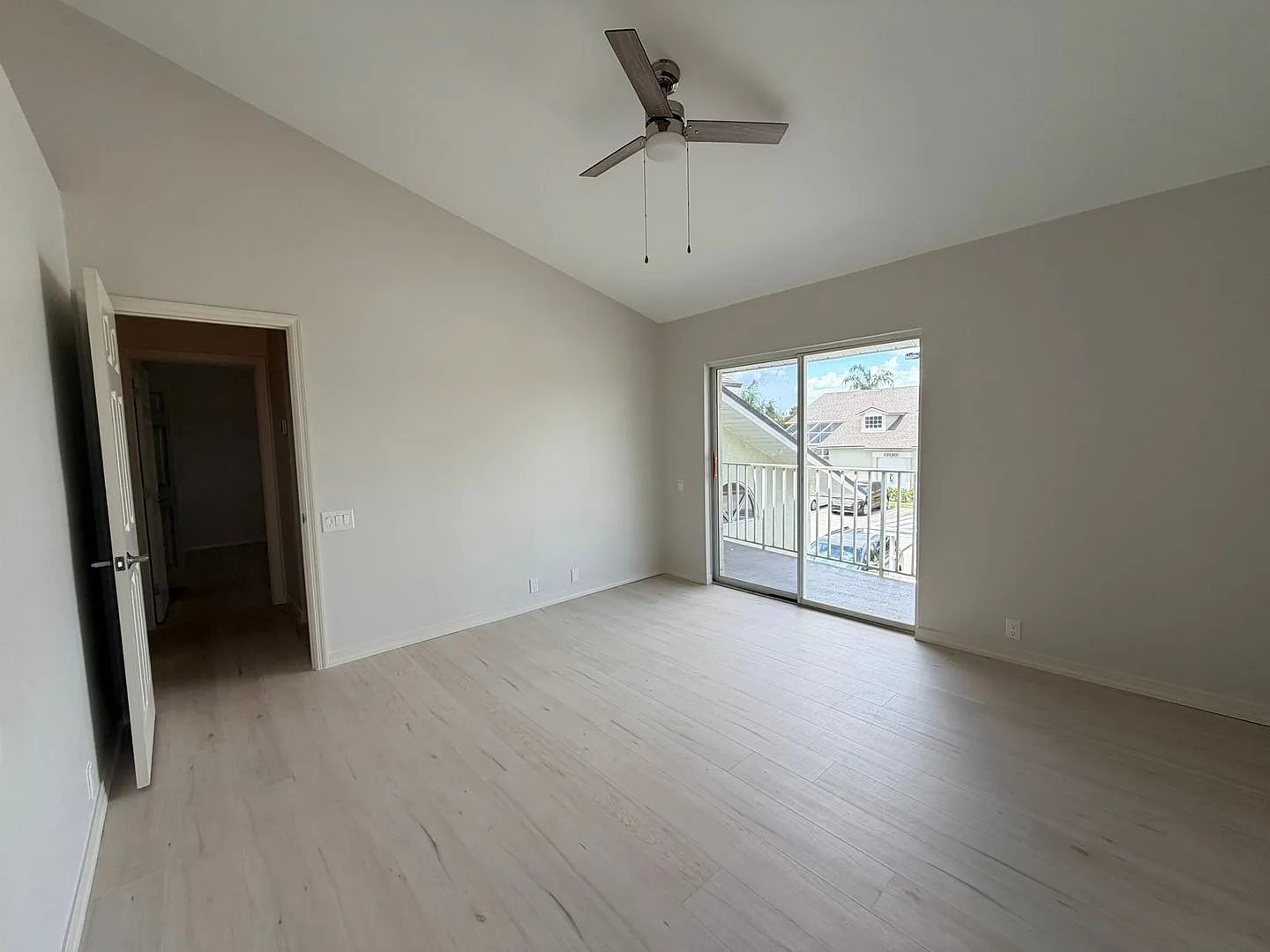 Beautiful Remodeled Townhome — Photo 4