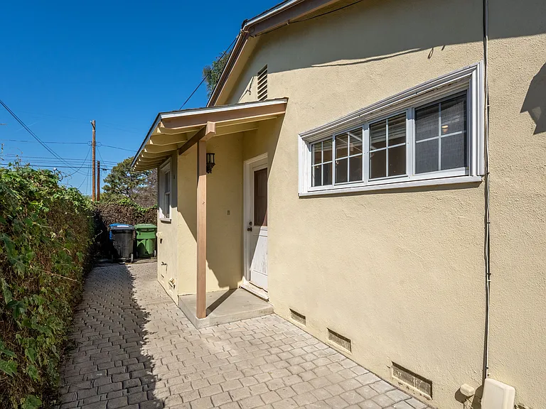 23216 Friar St — Photo 33