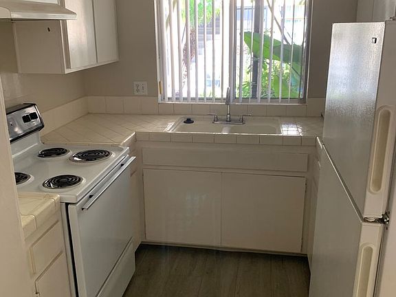 5th image of 4561-71 Utah St #2