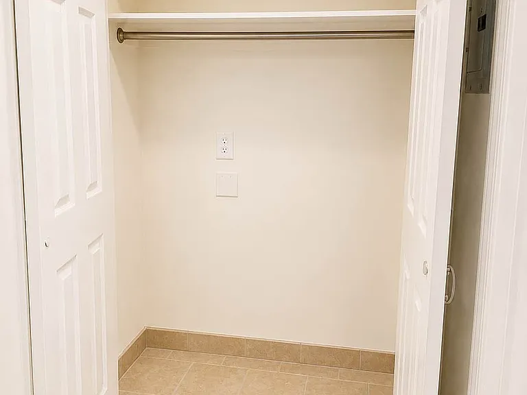 225 E 10th St #2G — Photo 3