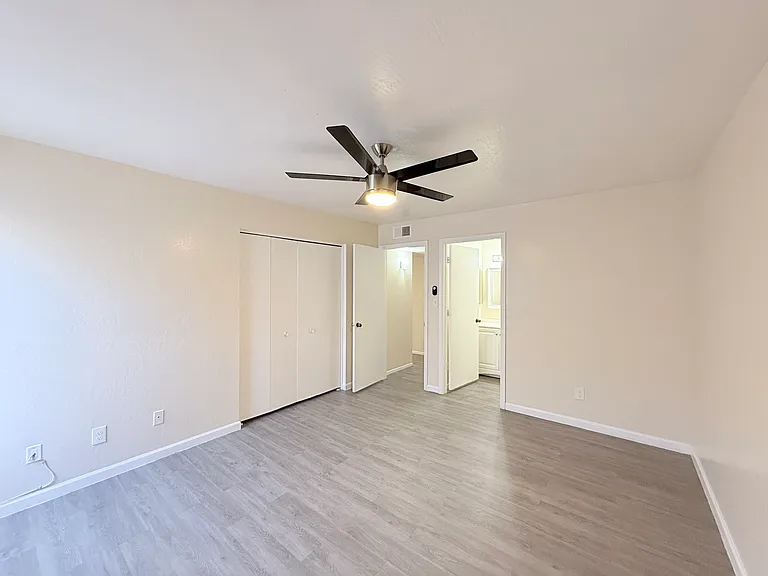 12815 N 113th Ave #2 — Photo 9