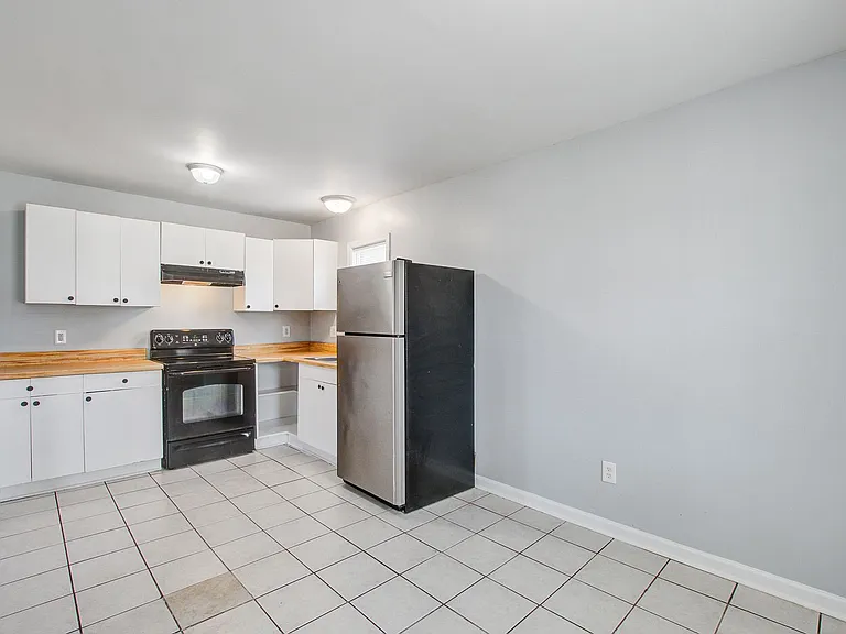 2150 Becker St — Photo 9