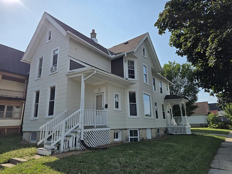 639 W Meinecke Ave #L — Photo 1