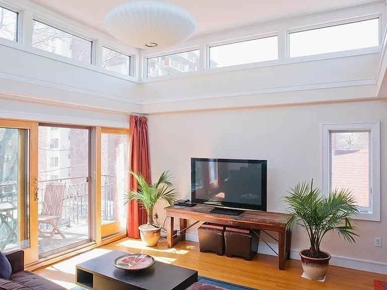 27 West St #7 — Photo 4