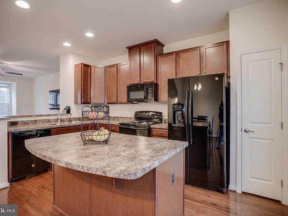 3rd image of 6160 Willow Pl