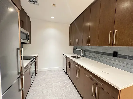 Rented by Mossanen Group | media 3