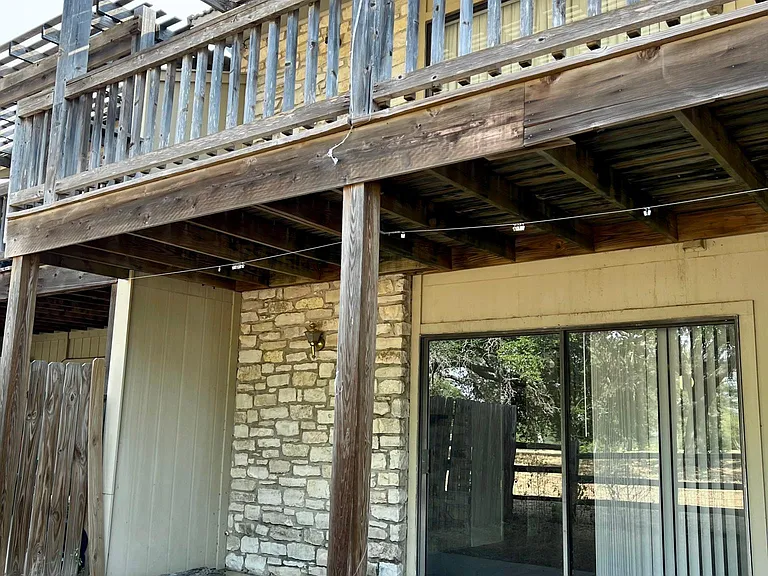 300 Lucy Ln — Photo 17