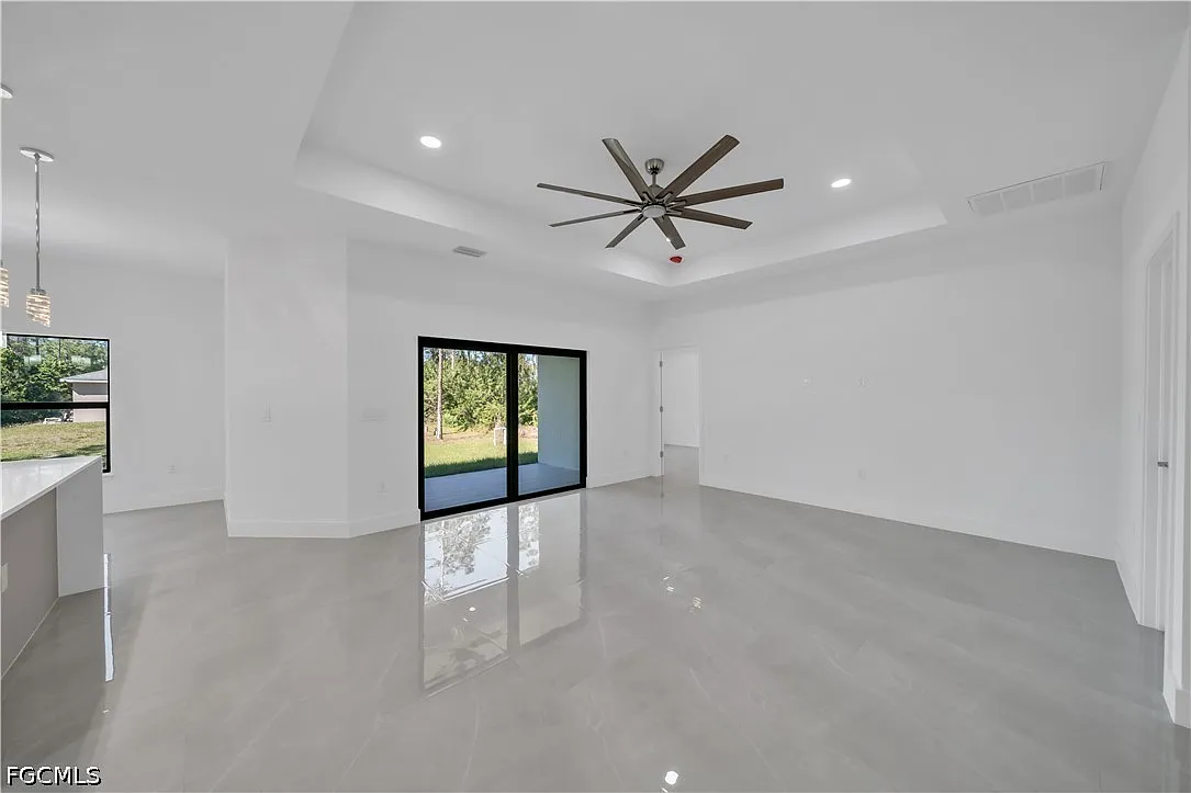 4 bed, 2.0 bath, 1719 sqft, $2,500 — Photo 4