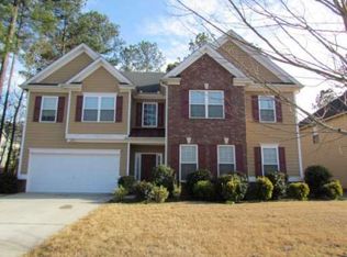 7810 The Lakes Dr, Fairburn, GA 30213