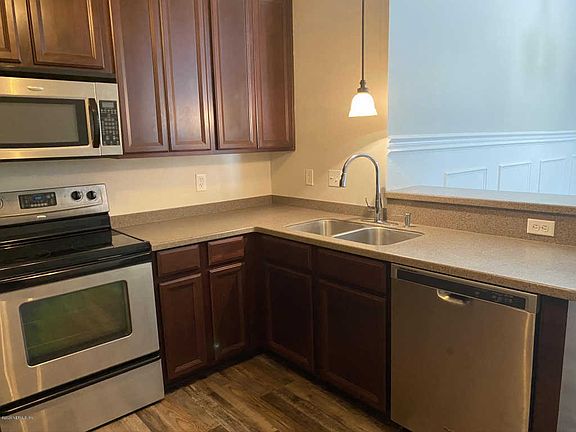 3rd image of 13835 Herons Landing Way APT 5