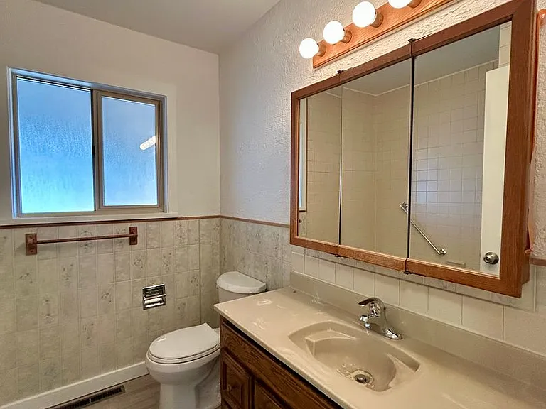 407 S Walnut St — Photo 15