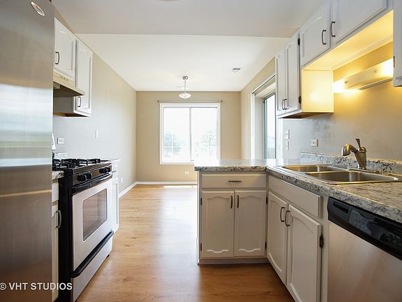 3rd image of 1485 Fairlane Dr