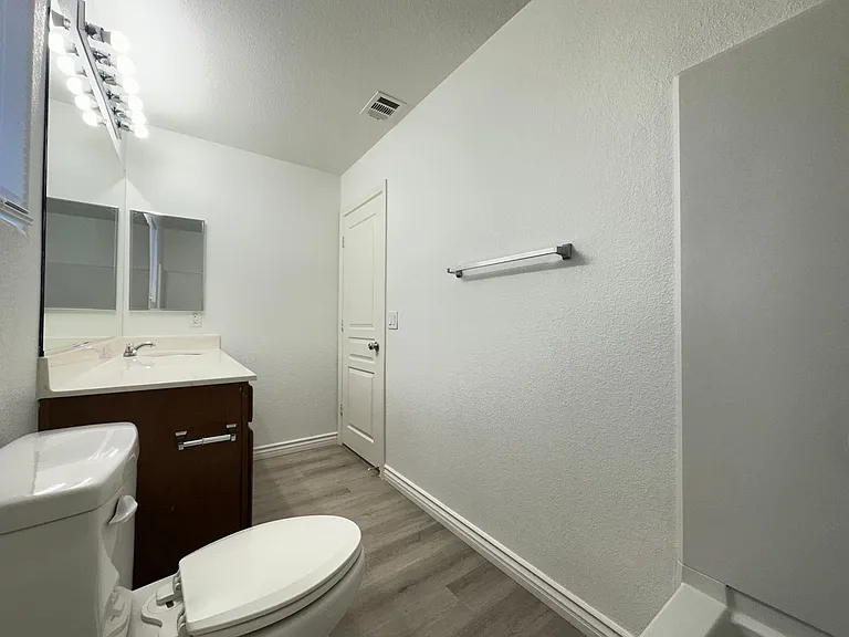 4859 Golden Shimmer Ave — Photo 6