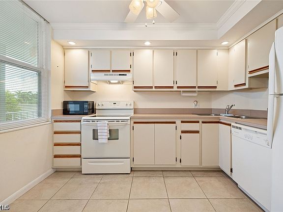 3rd image of 5959 Winkler Rd APT 218