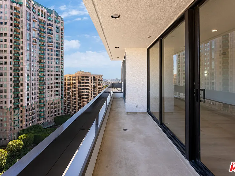 10551 Wilshire Blvd #1405 — Photo 42
