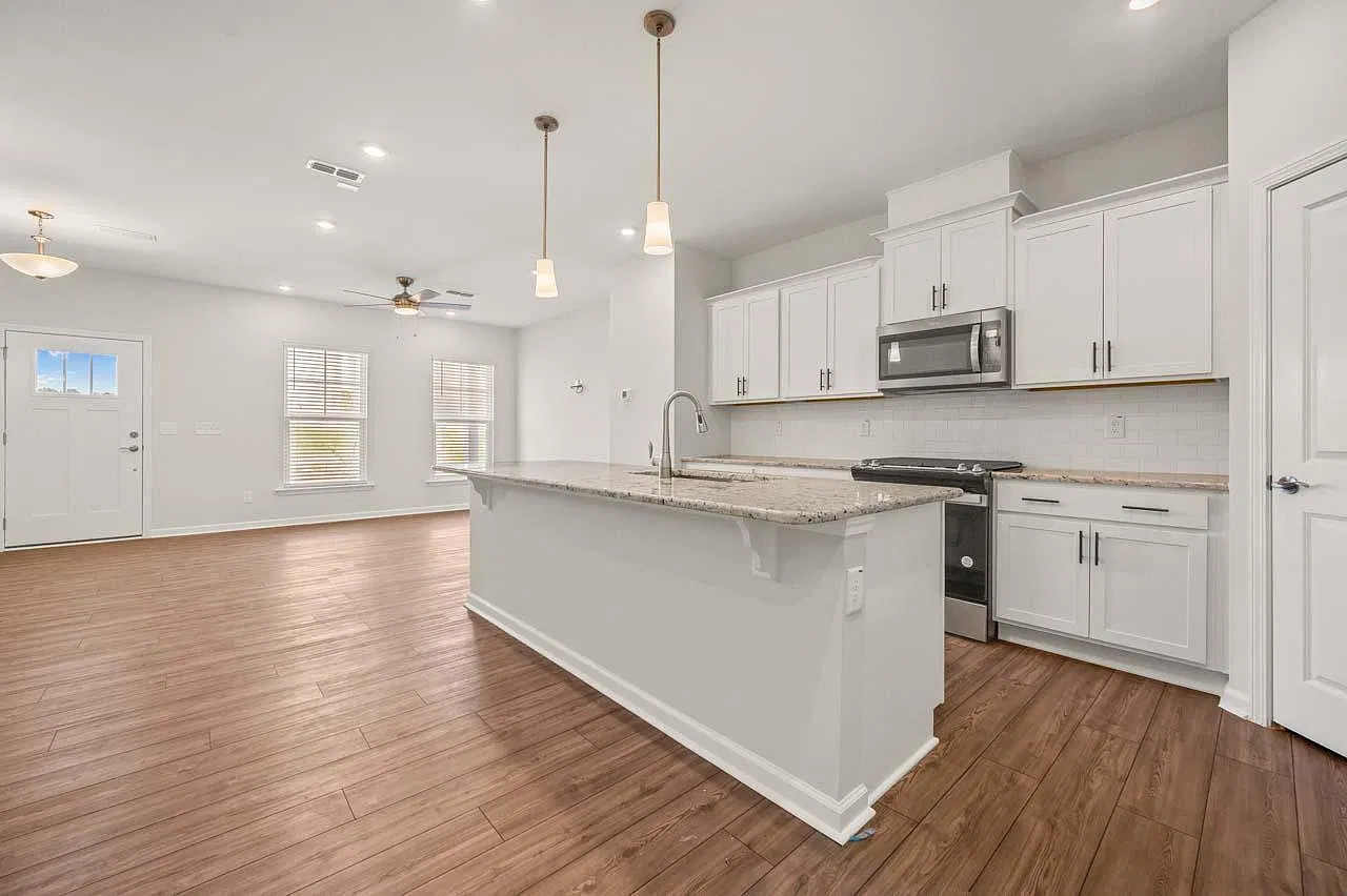 3 bed, 2.5 bath, 1955 sqft, $2,200 — Photo 4