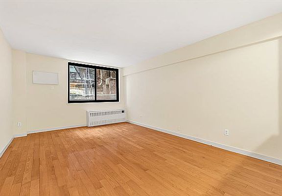 2nd image of 7 E 32nd St #2E