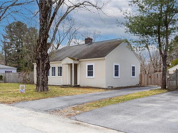 2nd image of 33 Maple Leaf Rd