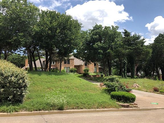 3rd image of 1215 Whispering Oaks Dr