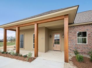 22266 Fairway View Dr, Zachary, LA 70791