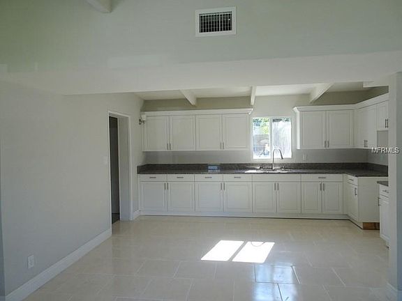 5th image of 1718 Warrington Way