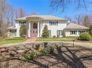 1700 Carriage Pl, Gates Mills, OH 44040