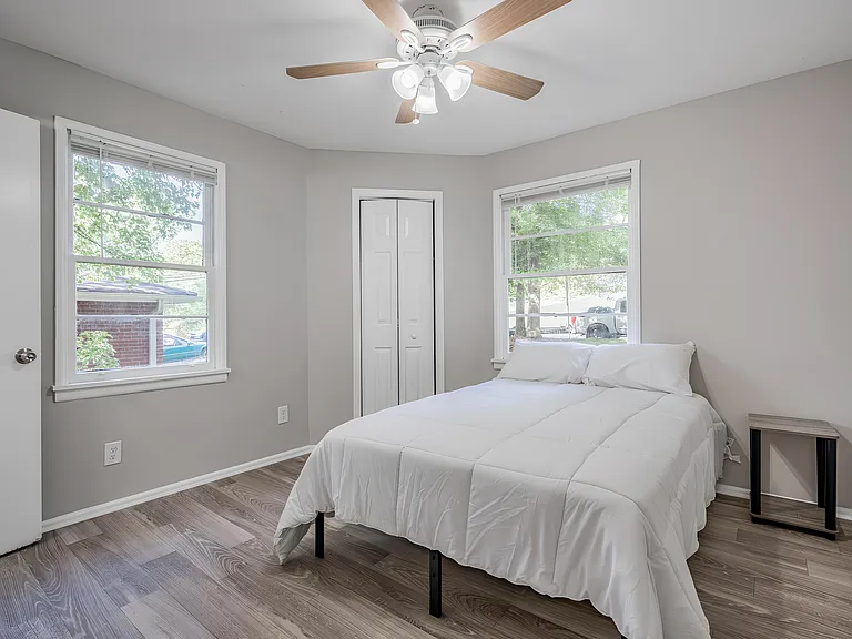 Latona Dr SW — Photo 2