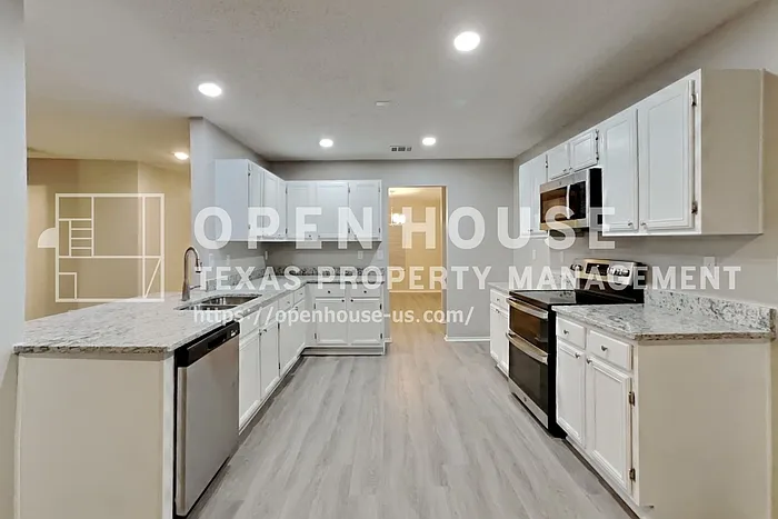 5 bed, 2.5 bath, 2945 sqft, $2,350 — Photo 4