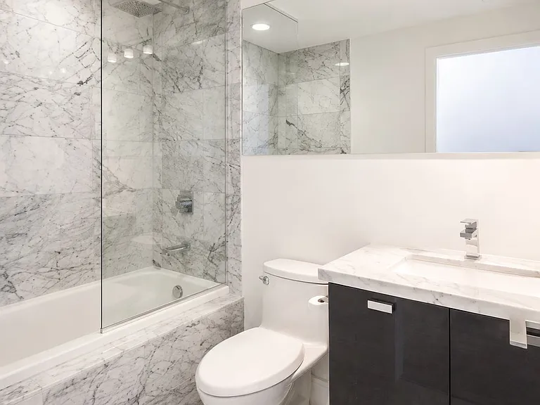 32 Davenport Rd #2406 — Photo 9