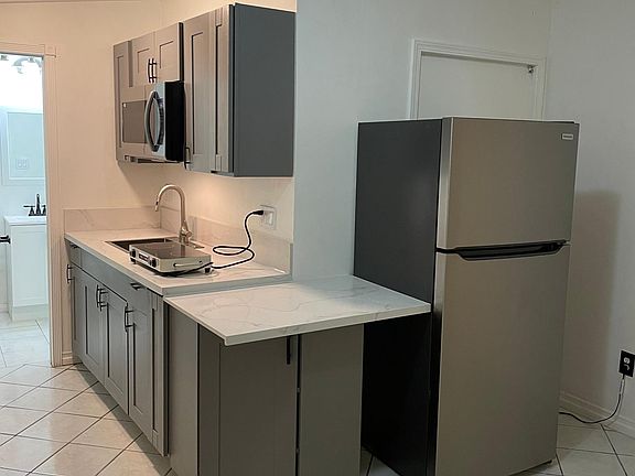 2nd image of 3806 Linda Vista Dr #B