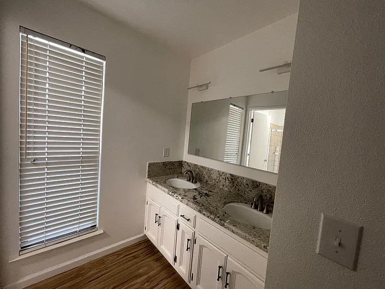 179 W Quincy Ave — Photo 17
