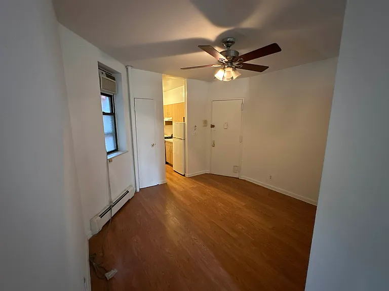 1366 York Ave #4B — Photo 4