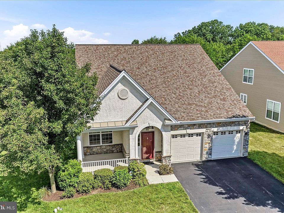1st image of 207 Hendrickson Ln