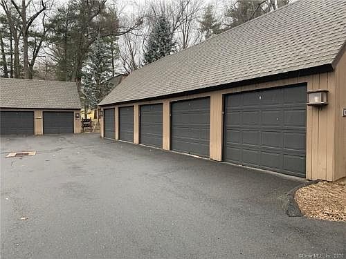 5th image of 12 Canterbury Ln #12