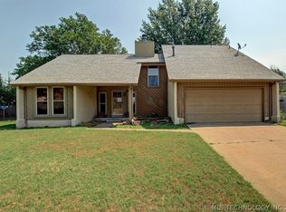 701 Briarwood Ct, Broken Arrow, OK 74011