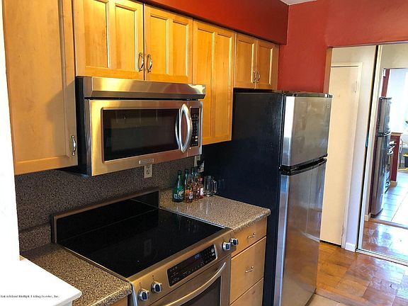 5th image of 890 Armstrong Ave APT 1-2