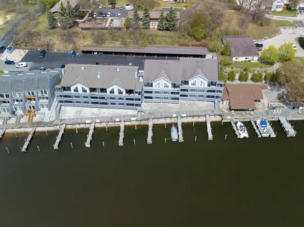 315 5th Ave APT 13, Manistee, MI 49660