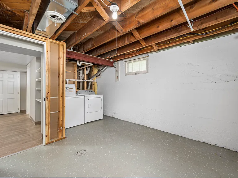 2210 University Ave — Photo 13