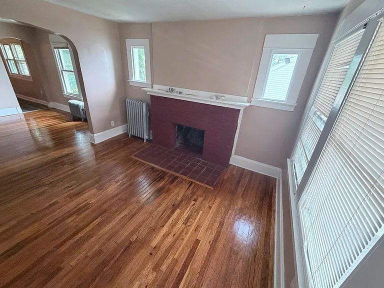 51-53 Clifton Ave — Photo 10