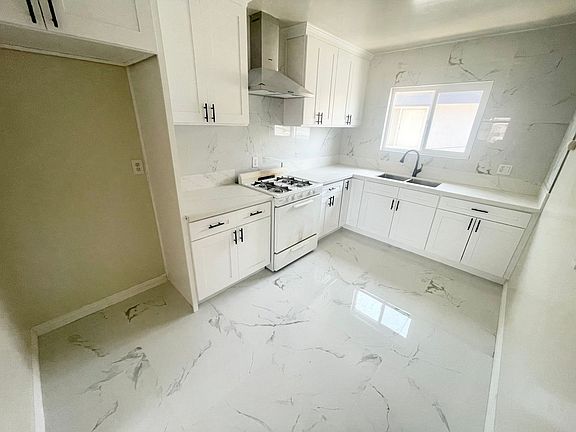 2nd image of 1716 Vine St #1718-C