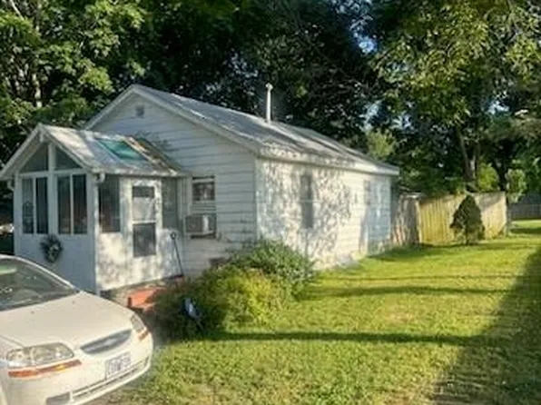 108 4th St, Sibley, MO 64088