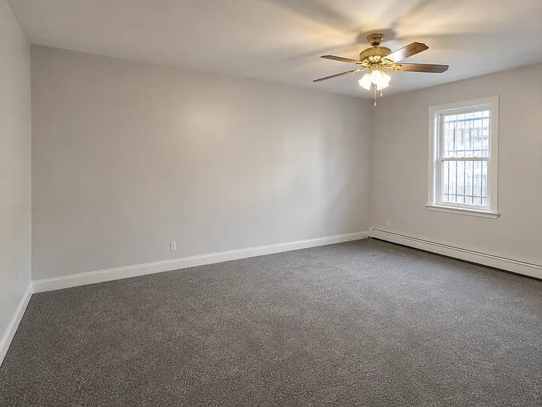 19025 Jamaica Ave — Photo 5