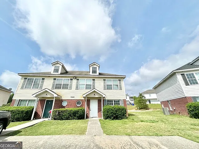 729 Wheel House Lane - B — Photo 2