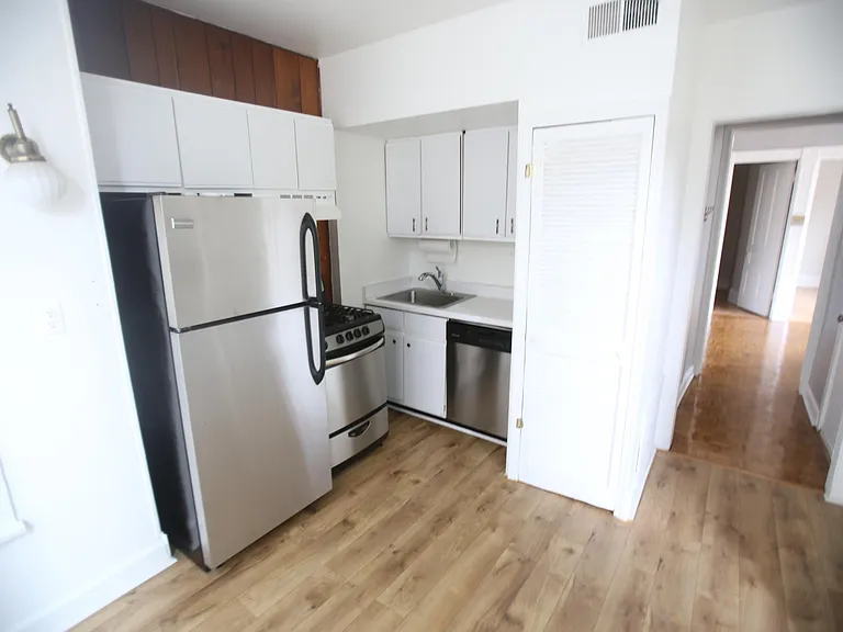 2409 N Geneva Ter #2 — Photo 1