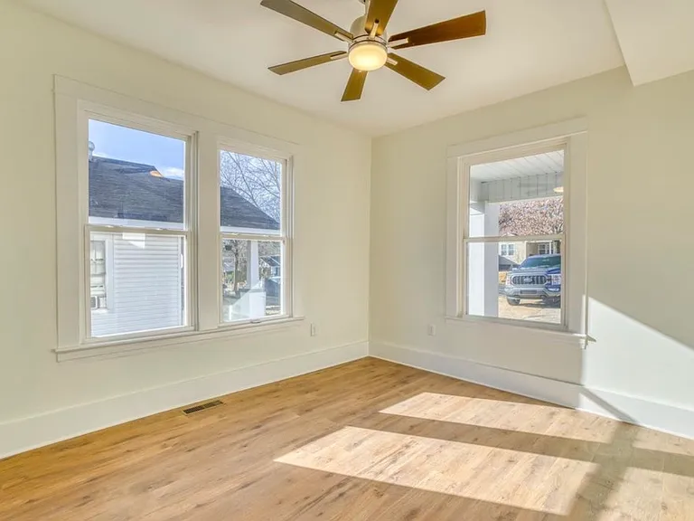 738 E Tombigbee St — Photo 9
