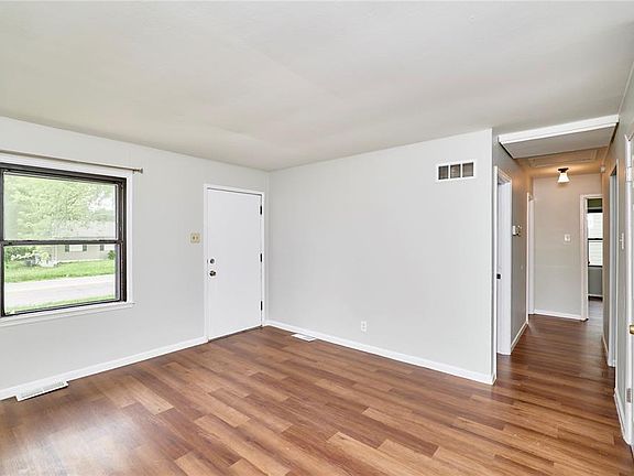 3rd image of 10359 Renfrew Dr
