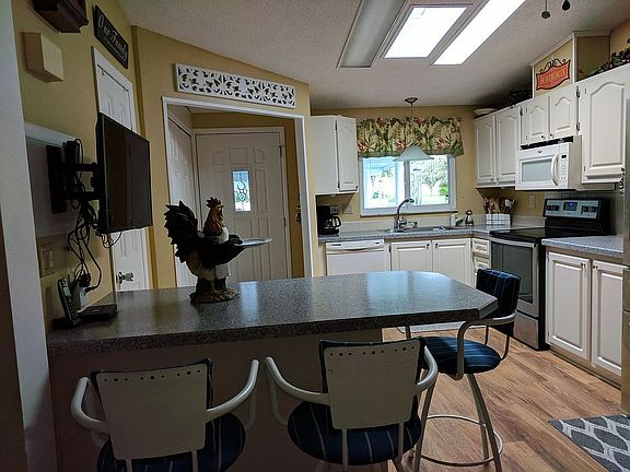 3rd image of 1764 Hilton Head Blvd