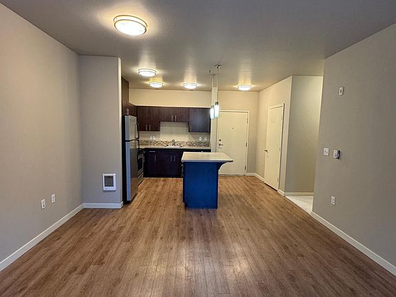 5th image of 1050 10th Ave NE Unit 117