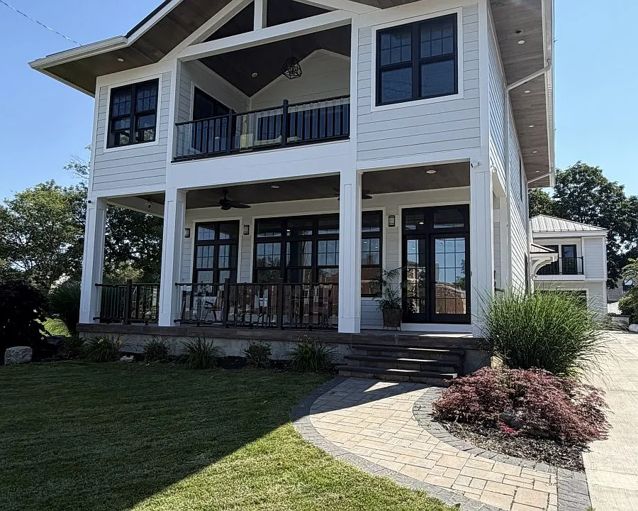 213 Beach Ave